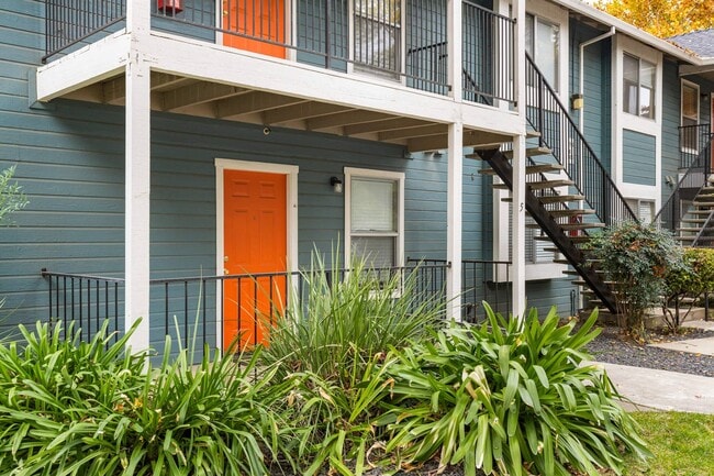 Redwood Cove Apartments