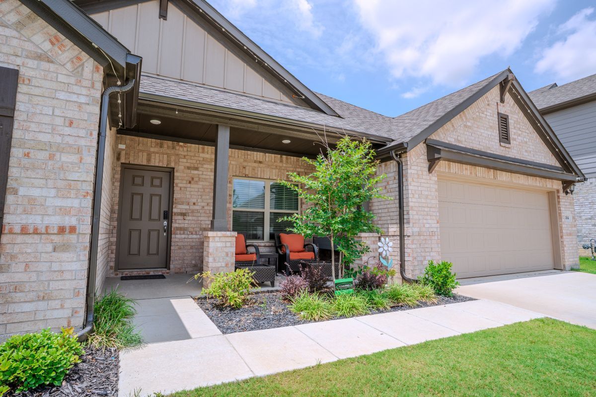 Building Photo - 404 Eaton Dr