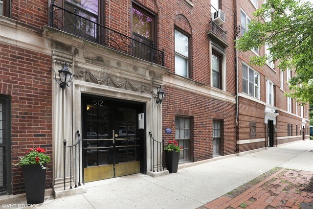 Building Photo - 512 W Belden Ave