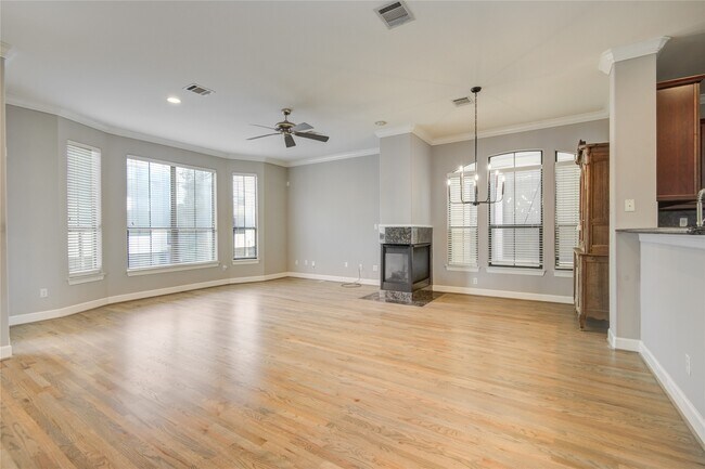 Building Photo - 5510 Blossom St