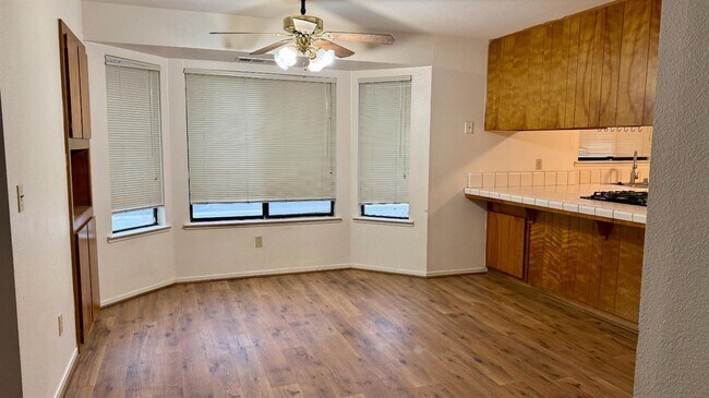 Foto del edificio - 2423 Knowlwood Dr