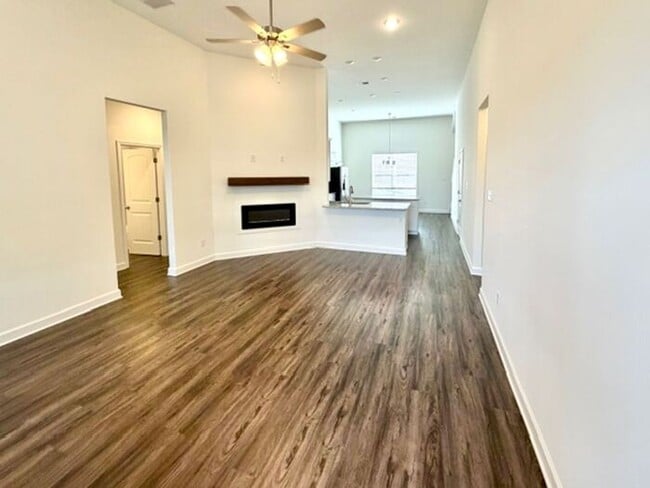 Building Photo - Now Leasing a 5-Bedroom 3 Bath Home in Horn Lake, MS.