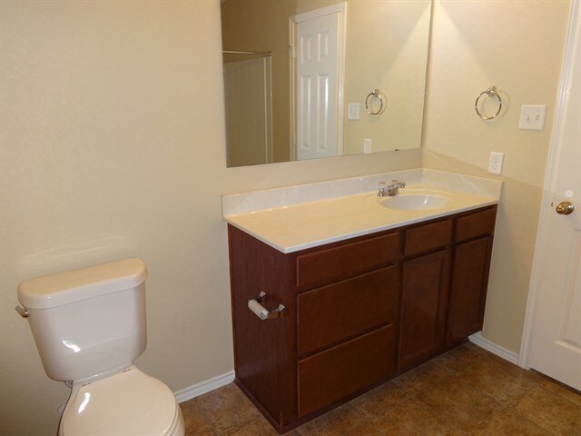 Building Photo - 7711 Saratoga Knoll