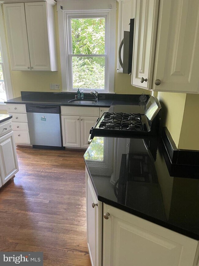 Foto del edificio - 4229 Brandywine St NW