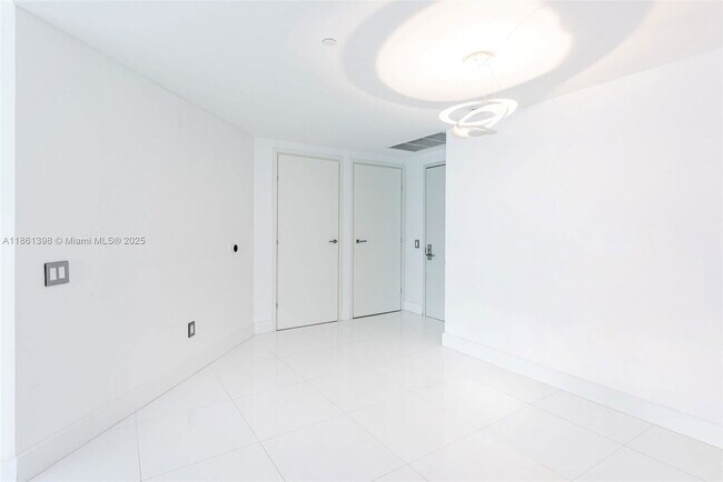 Foto del edificio - 1300 Brickell Bay Dr