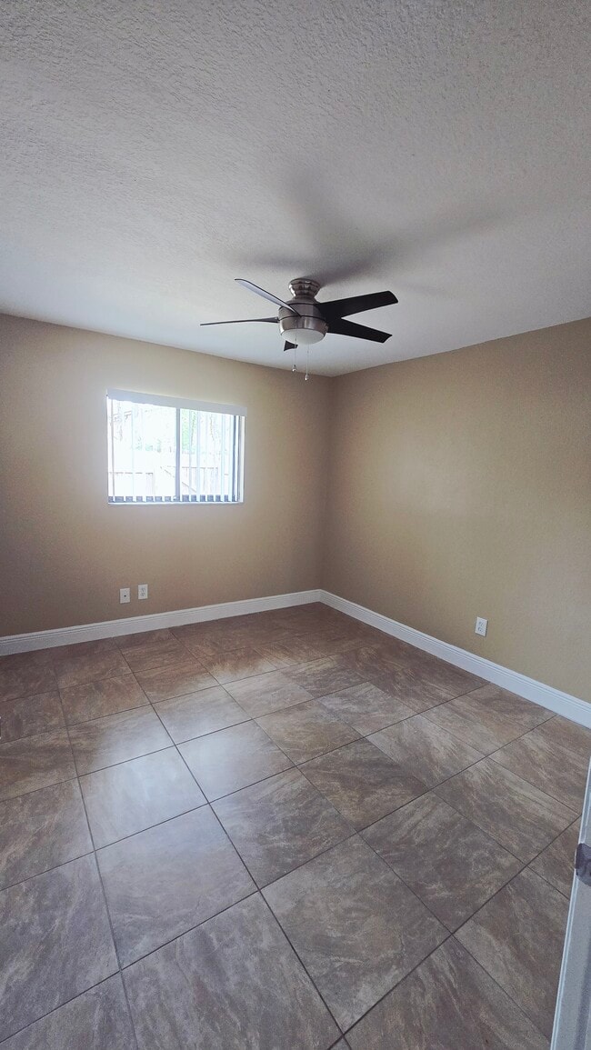 Photo - 555 Northlake Blvd House