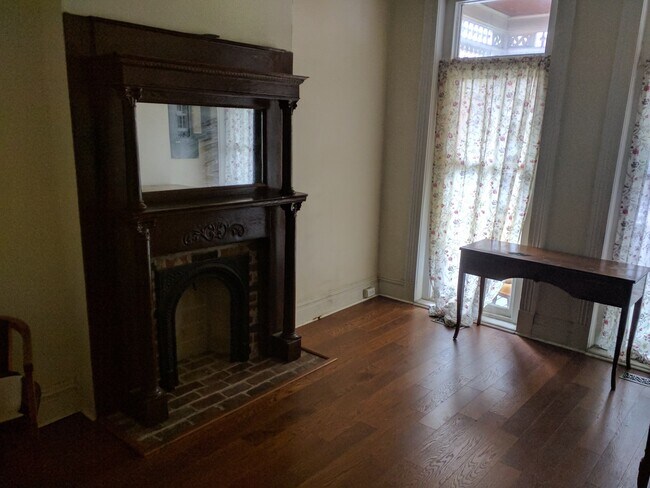 Foto del edificio - 100 W Marshall St