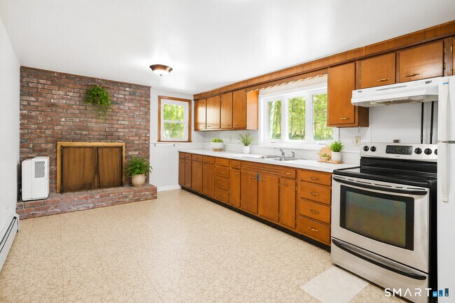 Building Photo - 677 Woodtick Rd