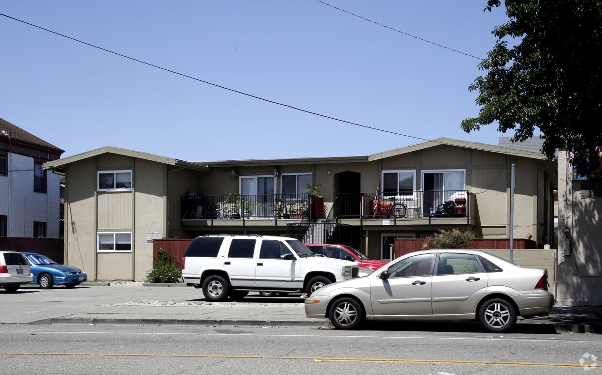 Primary Photo - 3217 West St