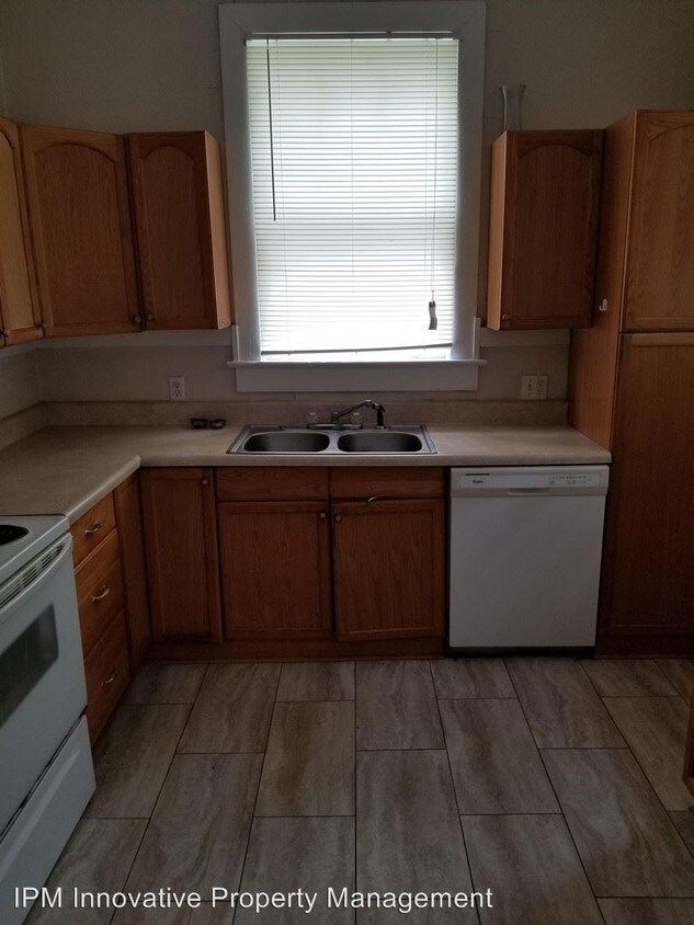 Primary Photo - 406 S Park Ave