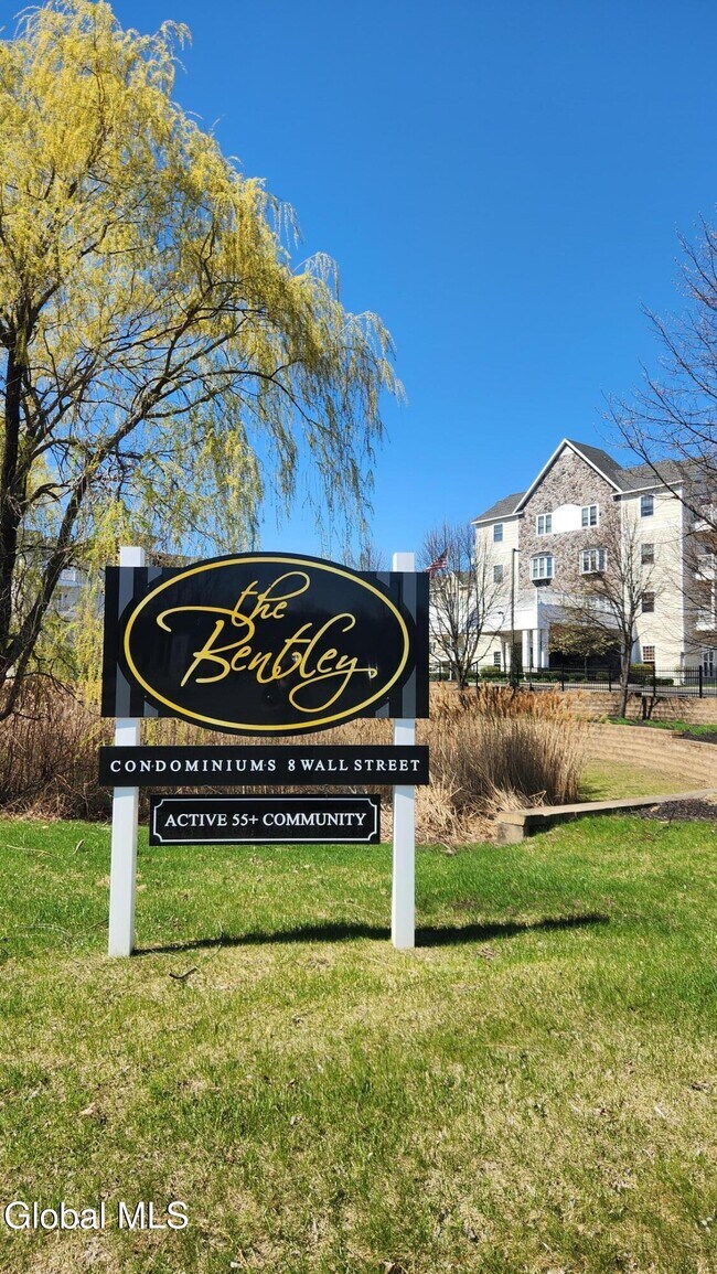 Foto del edificio - 8 Wall St