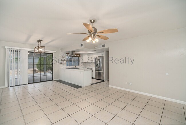 Foto del edificio - 1648 W Grovers Ave