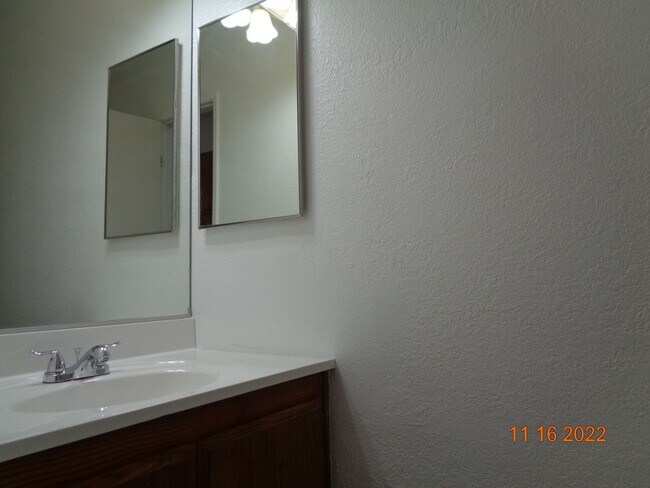 Building Photo - Excellent Mojave Camelot Neighborhood 2 Be...