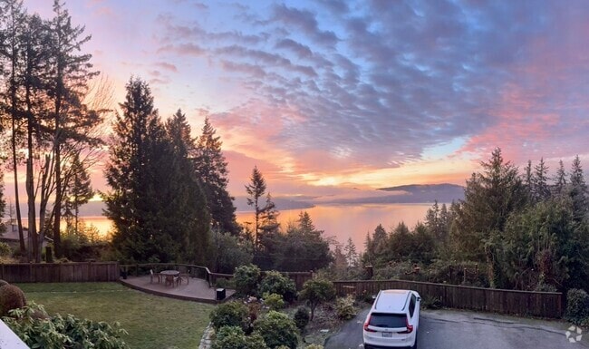 Building Photo - 639 W Lake Sammamish Pky NE