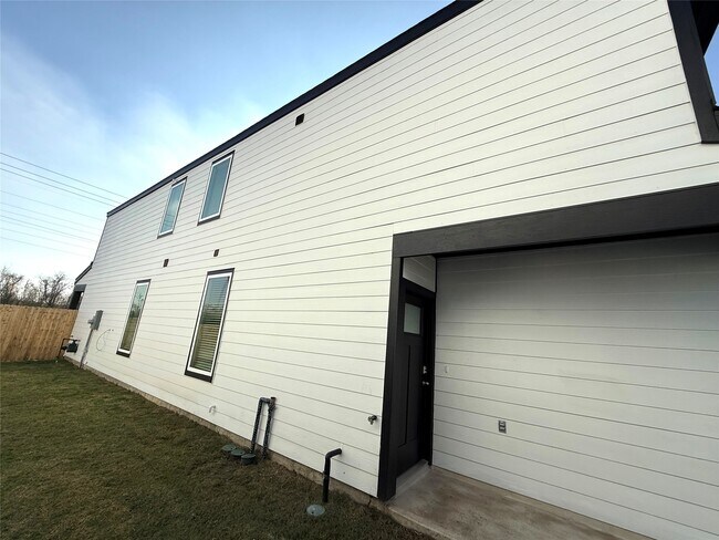 Foto del edificio - 3224 Crown Gate Dr