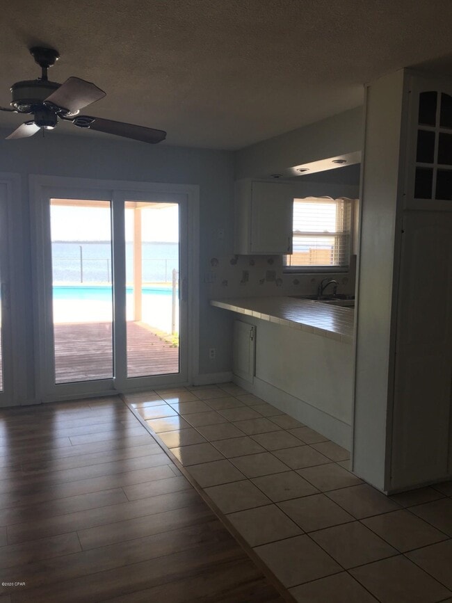 Building Photo - 5816 Bay Front Dr