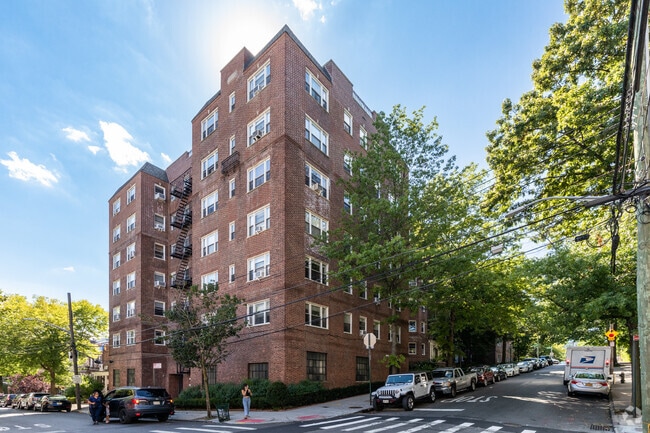 Building Photo - 474 W 238th St
