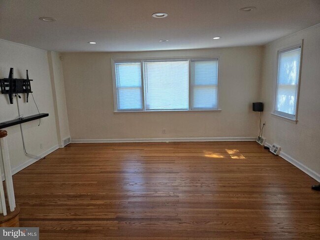 Building Photo - 6500 Bradford Terrace