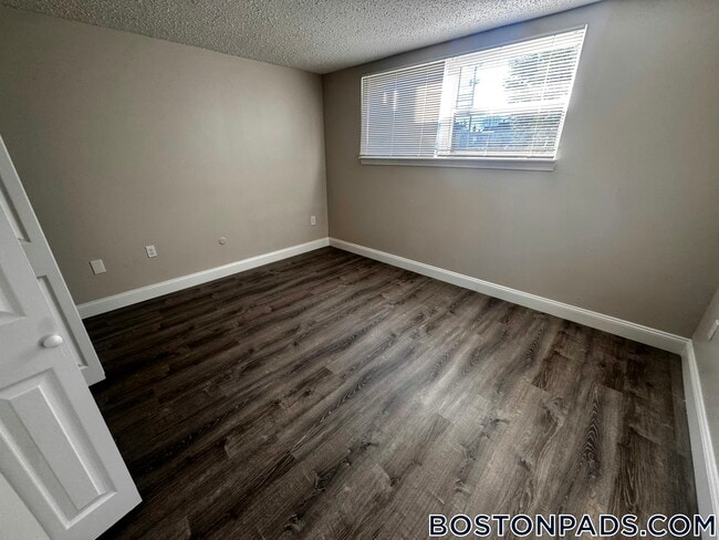 Building Photo - 148 Stevens St