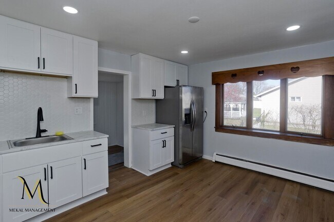 Foto del edificio - Renovated Single-Family Rental with a Private Driveway & First Floor Laundry!