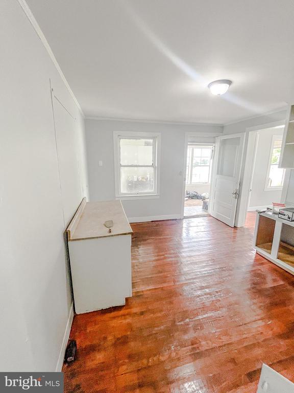 Primary Photo - 320 Biser St