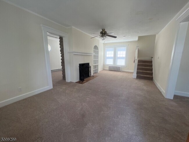 Building Photo - 12 Hillview Ave