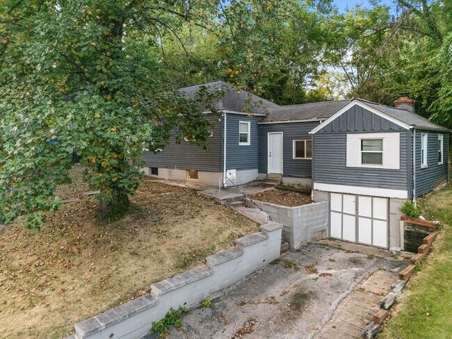 Building Photo - Newly Renovated 4-Bedroom Home | Riverview...