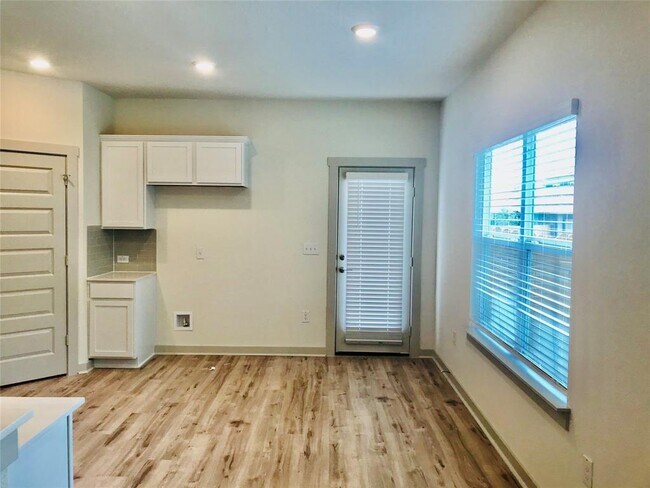 Building Photo - 2113 Daleside Ln