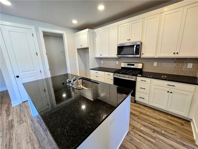 Foto del edificio - 903 Vaughn Ln