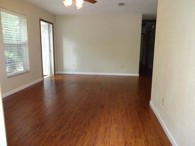 Foto del edificio - Flying Start Properties -1102 SW 6th St