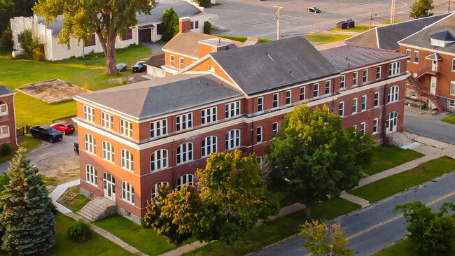 Building Photo - 34 US Oval