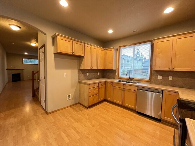 Building Photo - Charming Woodstock 4-Bed, 2.5 Bath Home wi...
