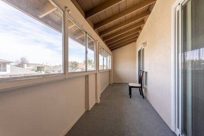 Building Photo - 9014 La Linda Ave