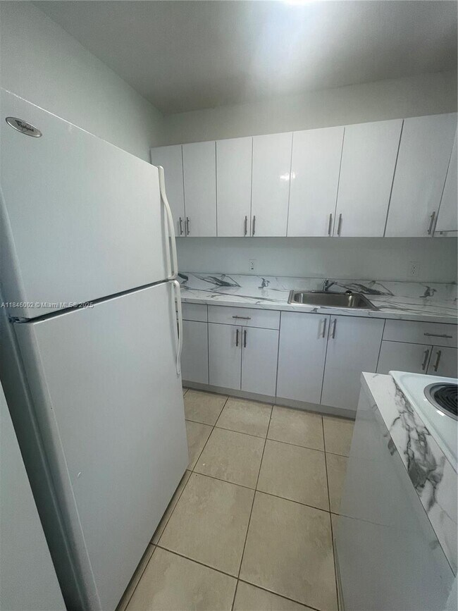 Foto del edificio - 553 SW 7th St