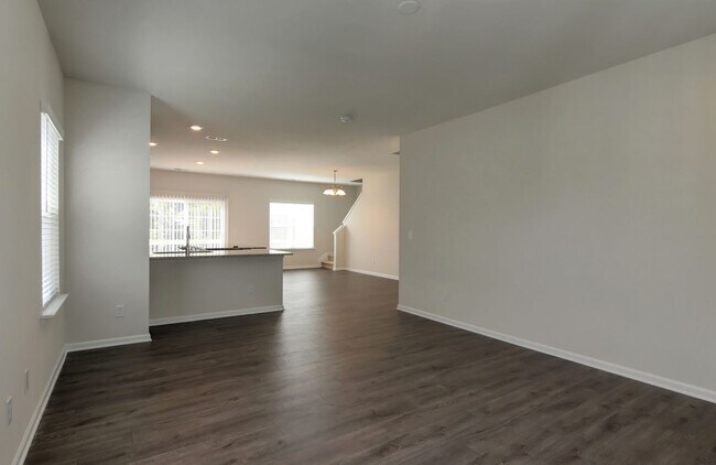 Building Photo - Beautiful 3 Bedroom 2.5 Bathroom end unit ...