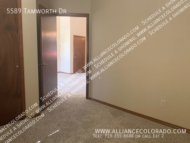 Building Photo - 5589 Tamworth Dr