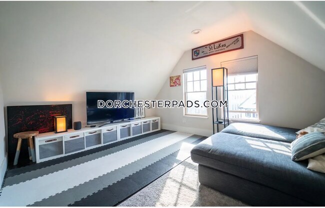 Foto del edificio - 72 Savin Hill Ave
