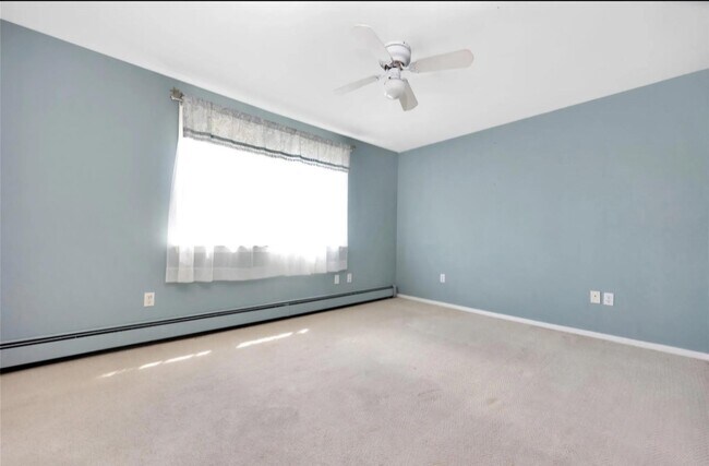 Foto del edificio - 121 Sullivan Ave