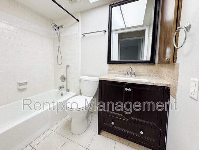 Building Photo - 2417 Magdalina Dr