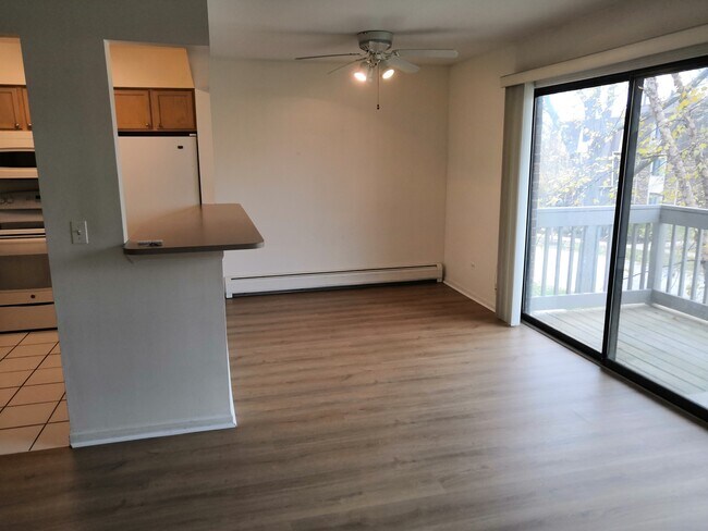 Foto del edificio - 249 W Ct of Shorewood