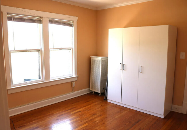 Bedroom 2 - 5113 Wyandotte St