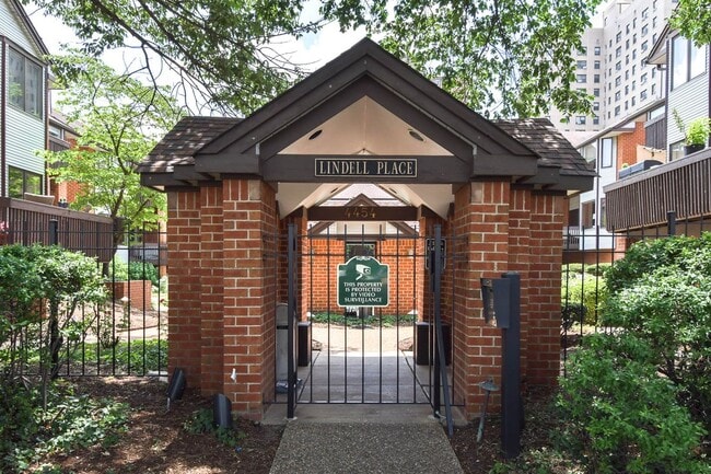 Building Photo - 4444 Lindell Blvd