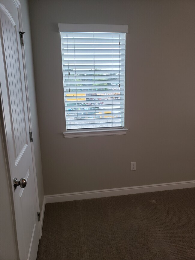 Foto del edificio - 494 Green Spring Way