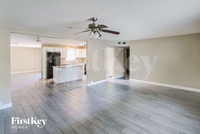 Foto del edificio - 9214 N 36th Dr