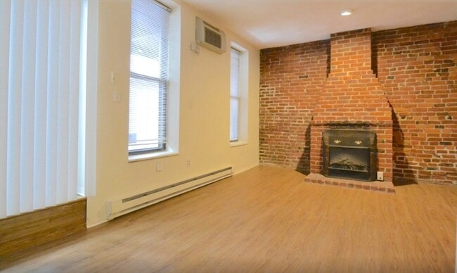 Building Photo - 67 St Germain St