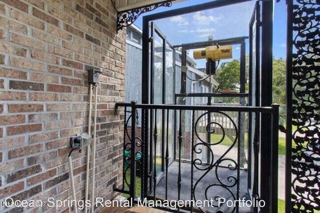Building Photo - 3 br, 3 bath House - 13820 Fairway Drive