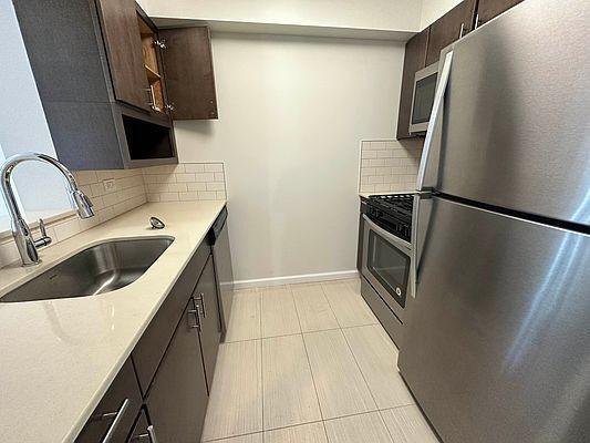 Foto principal - 2 bedroom in Bronx NY 10468