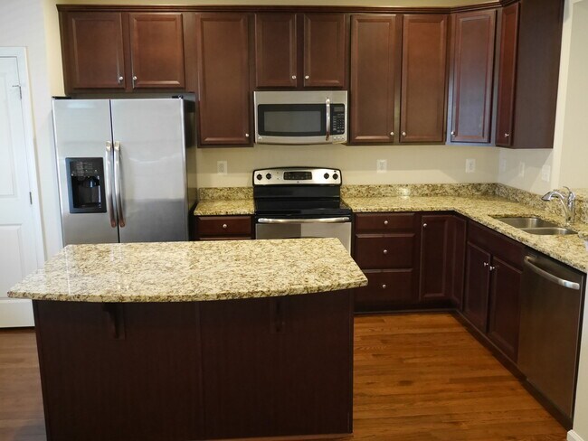 Building Photo - Gorgeous Townhome Located at Preserves at ...