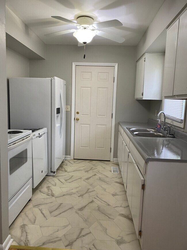 Foto del edificio - 1322 Hermitage Ave