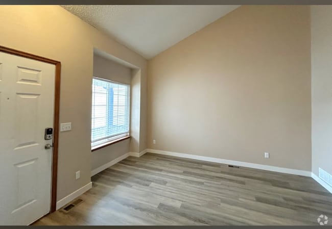 Building Photo - 10050 Shoshone Way